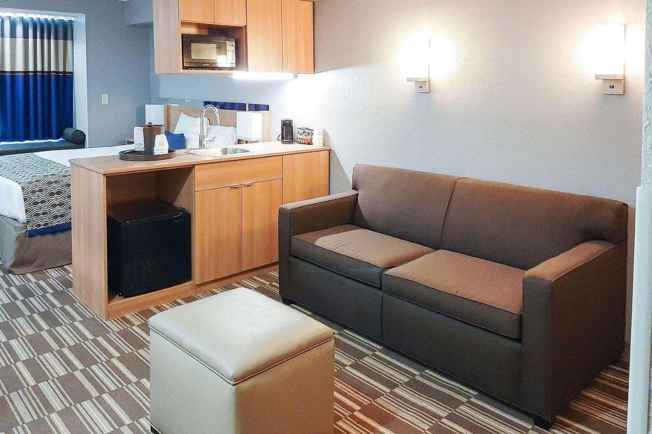 Starkville Inn & Suites エクステリア 写真