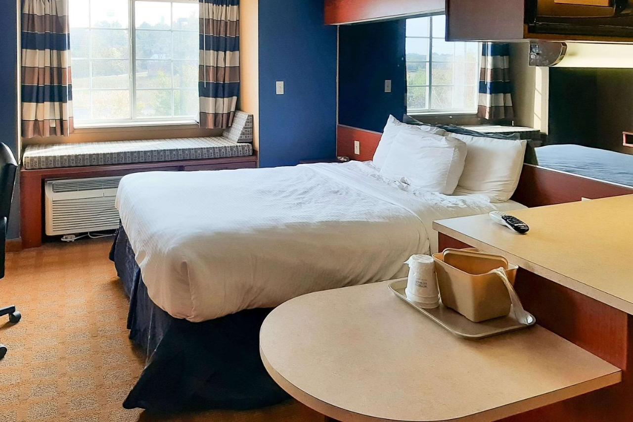 Starkville Inn & Suites エクステリア 写真