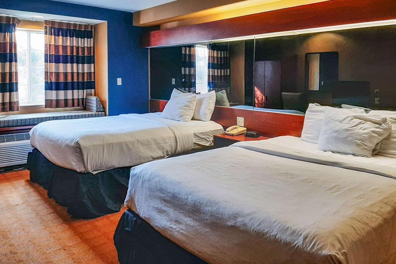 Starkville Inn & Suites エクステリア 写真