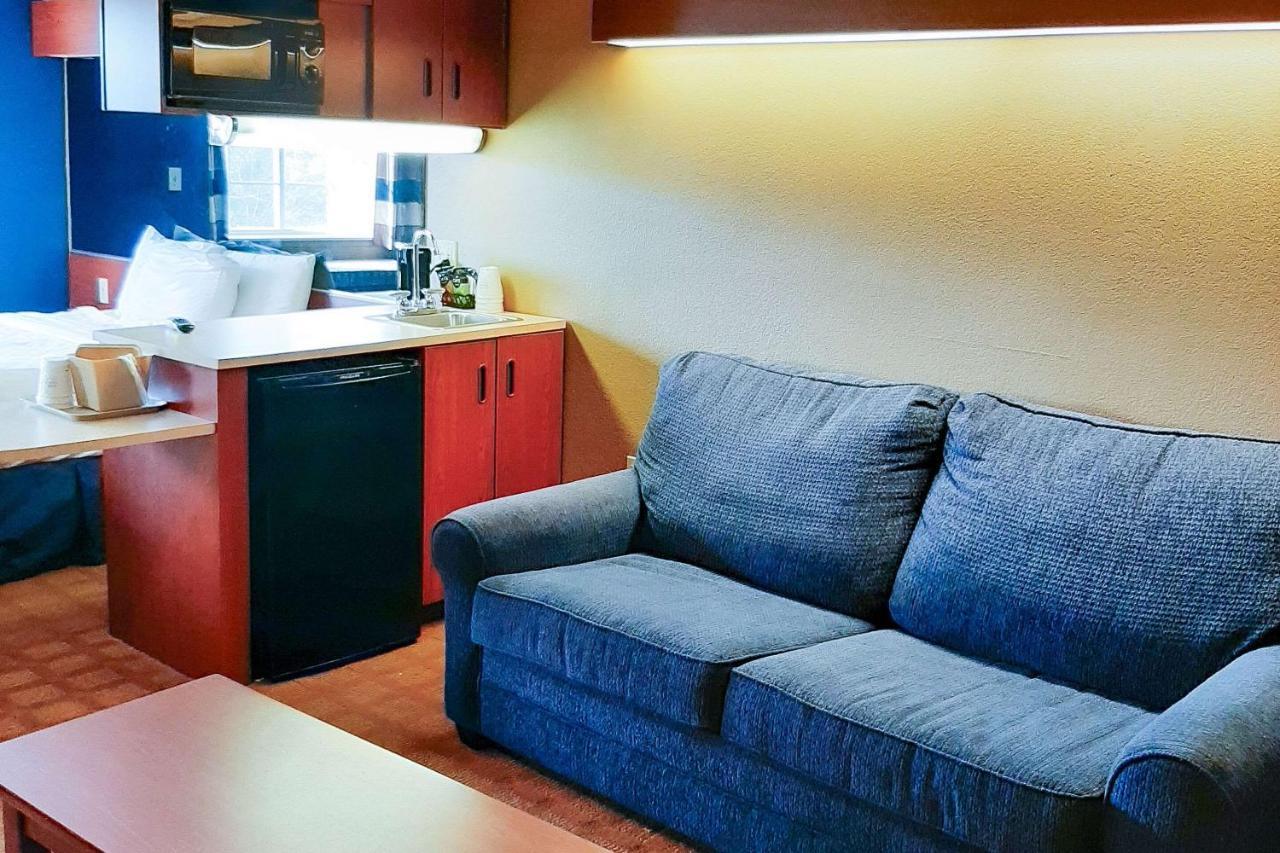 Starkville Inn & Suites エクステリア 写真